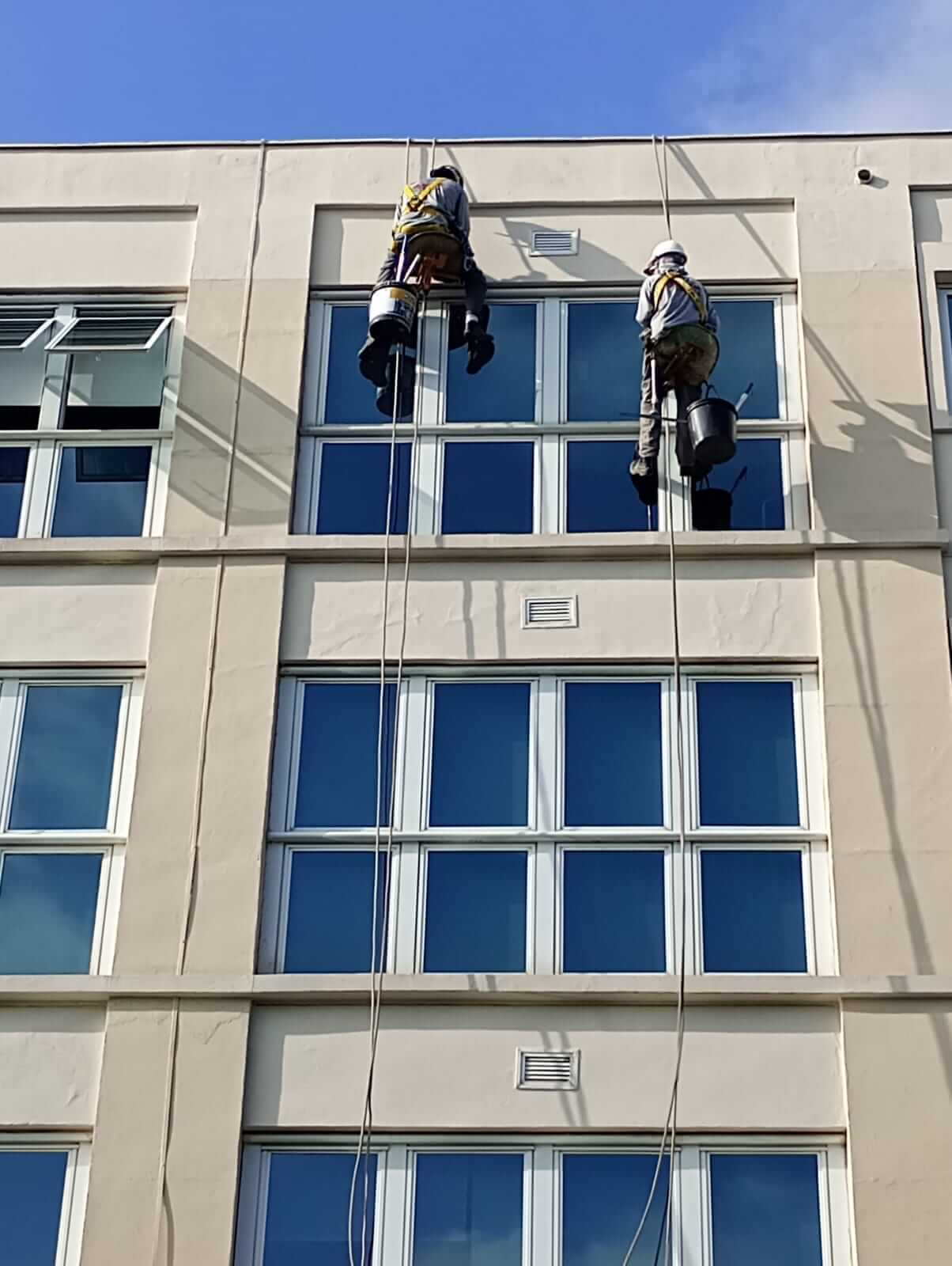 Detalhe da pintura externa no The Square Open Mall